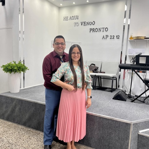 Pastores Carlos Cruz y Silma Peña